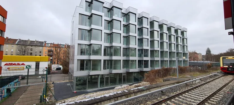 1-Zimmer-Wohnung direkt am S- u. U-Bhf Neukölln — photo 1